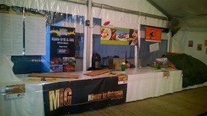 Stand auf dem Käsefestival (Medium)