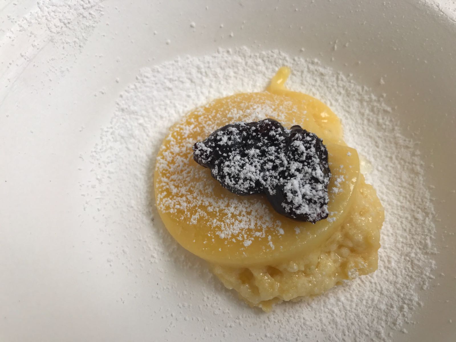 Graukäse-Soufflè mit Zirbelkiefergelee